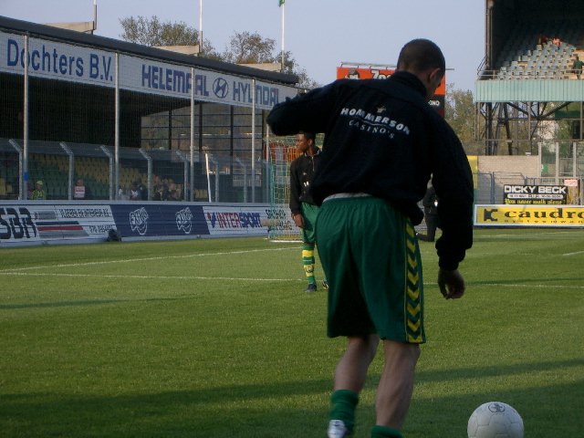 ADO Den Haag maakt het zichzelf moeilijk tegen Roda JC