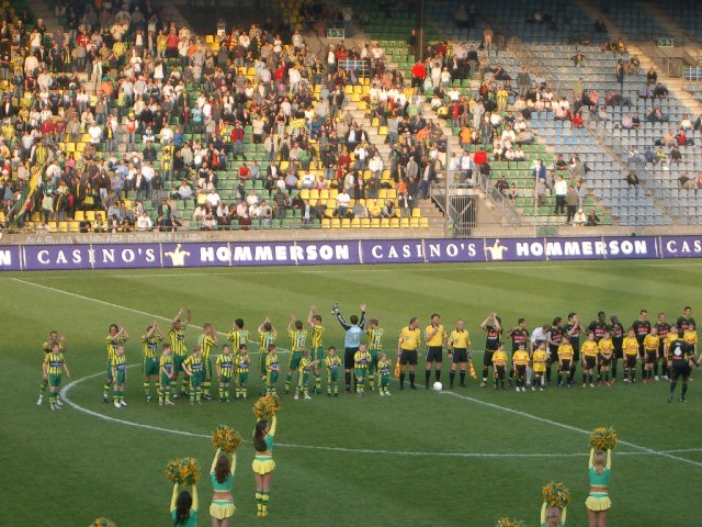 ADO Den Haag maakt het zichzelf moeilijk tegen Roda JC