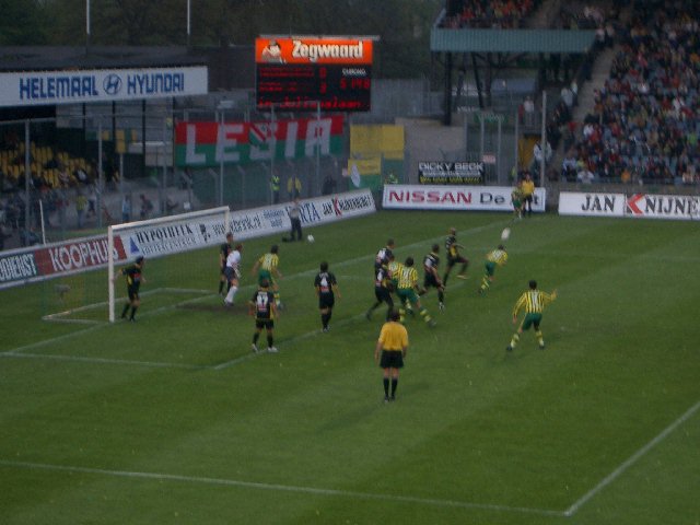 ADO Den Haag maakt het zichzelf moeilijk tegen Roda JC