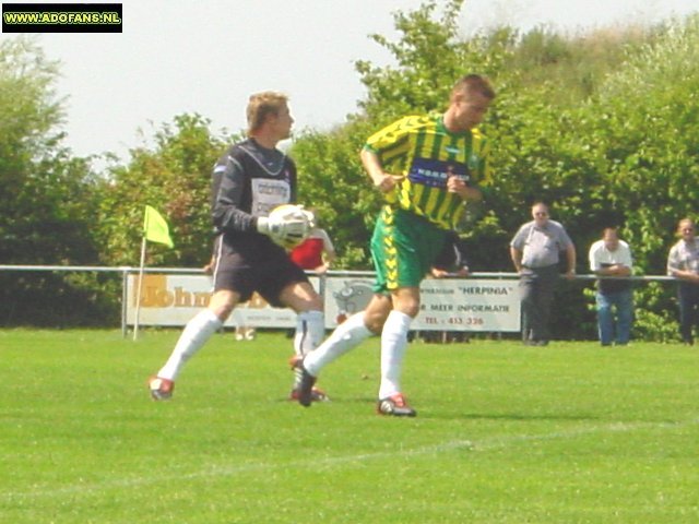 17 juli 2004 oefenwedstrijd Top Oss ADO Den Haag