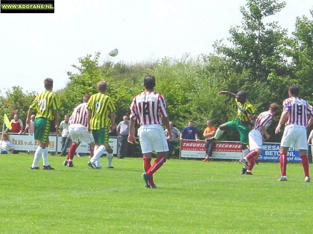 17 juli 2004 oefenwedstrijd Top Oss ADO Den Haag