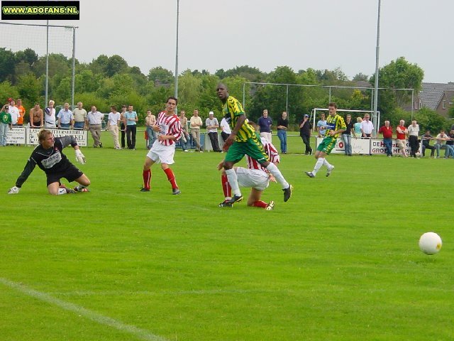 17 juli 2004 oefenwedstrijd Top Oss ADO Den Haag