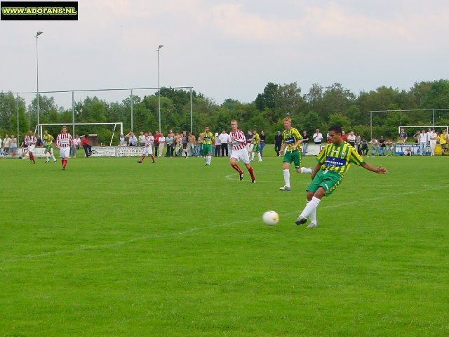 17 juli 2004 oefenwedstrijd Top Oss ADO Den Haag