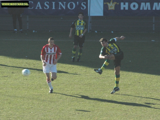 matig PSV toch langs strijden ADO Den Haag