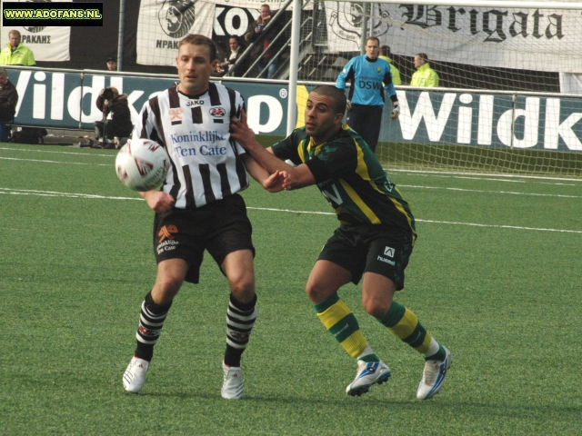 ADO Den Haag wint bij Heracles de eerste finale