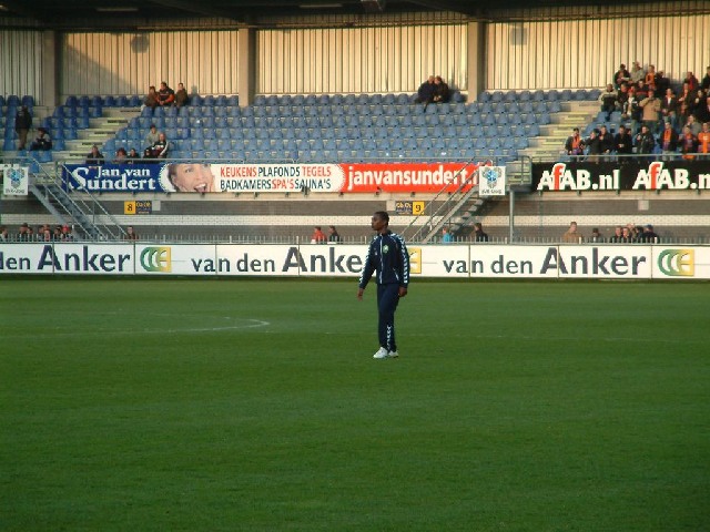 Verslag en foto`s ADO Den Haag met moeite langs RBC Roosendaal