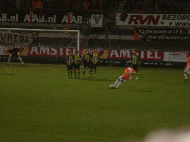 Verslag en foto`s ADO Den Haag met moeite langs RBC Roosendaal