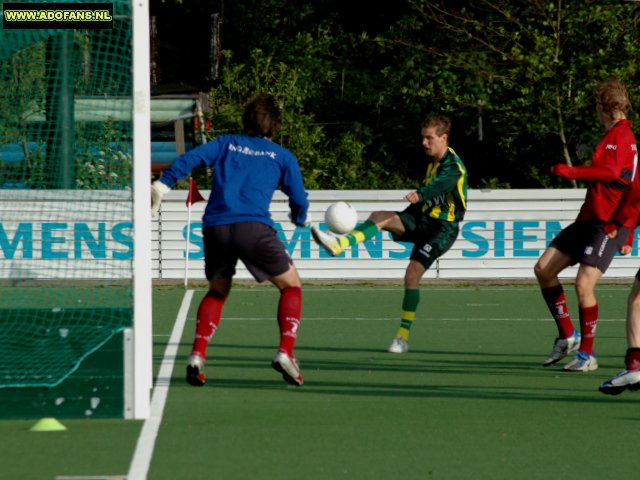 Voetbal/hockey wedstrijd HCKZ -ADO Den Haag 1-3