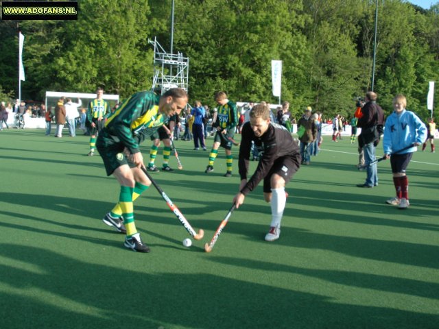 Voetbal/hockey wedstrijd HCKZ -ADO Den Haag 1-3