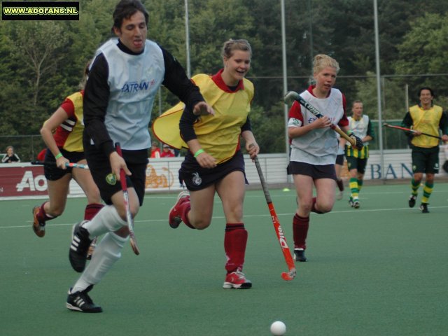 Voetbal/hockey wedstrijd HCKZ -ADO Den Haag 1-3