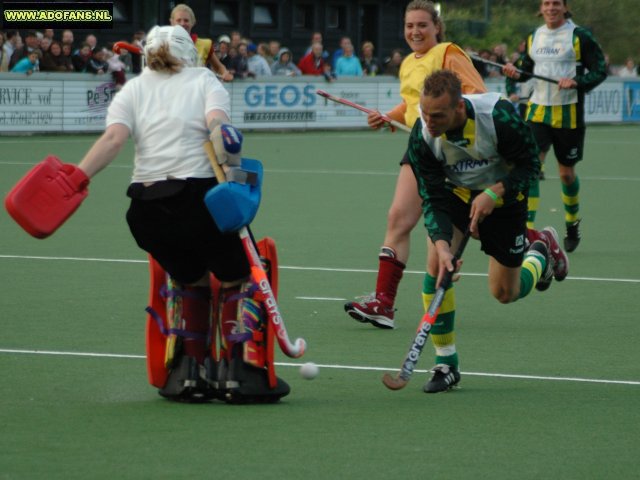 Voetbal/hockey wedstrijd HCKZ -ADO Den Haag 1-3