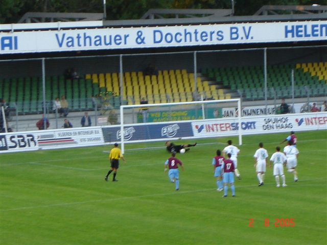 Oefenwedstriijd ado den haag Westham United