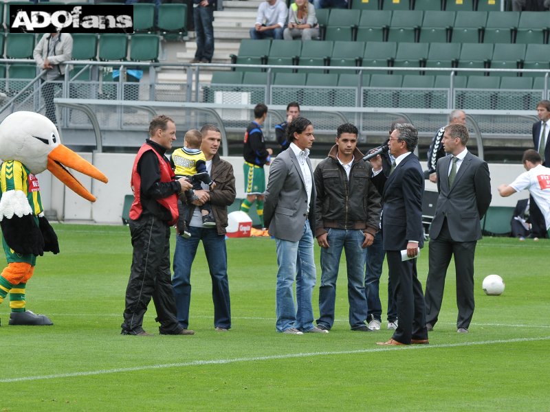 Voor de wedstrijd werd er afscheid genomen van Rick Hoogendorp, Virgilio Teixeira,  Samir El Moussaoui, Hans Van der Haar en Ekrem Kaya. 