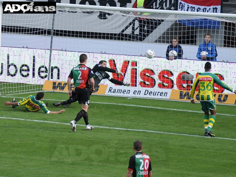 Bogdan Milic scoort de 0-1 voor AADO Den Haag