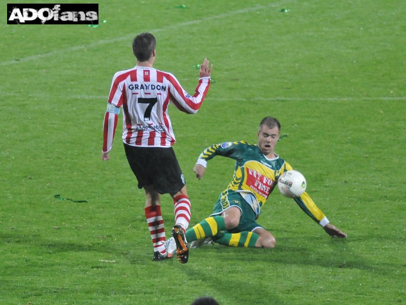 ADO Den Haag -Sparta Rotterdam Danny Buis speelde heel 'scherp' en dat kostte hem een gele kaart