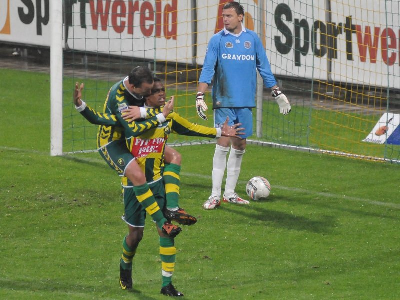 ADO Den Haag -Sparta Rotterdam Charlton Vicento maakt vlak voor rust de 2-2