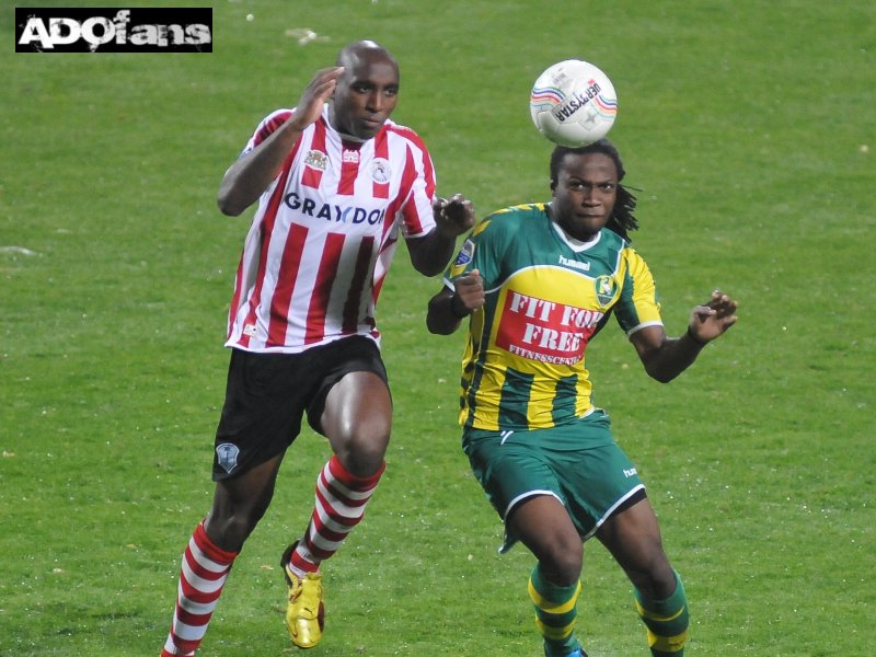 ADO Den Haag -Sparta Rotterdam Denneboom in duel met Lorenzo Pique