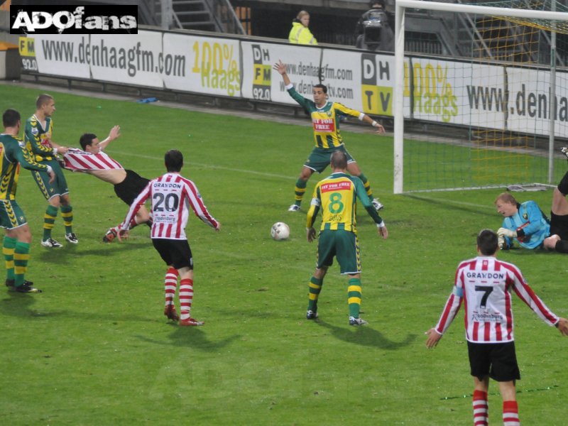 ADO Den Haag -Sparta Rotterdam En dit had dus net zo makkelijk een strafschop kunnen zijn 