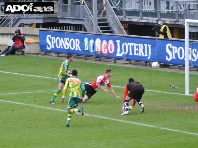 Eredivisie ADO Den haag Feyenoord   Debutant Schenkeveld  kopt bijna in eigen doel, hetgeen wij niet erg hadden gevonden.