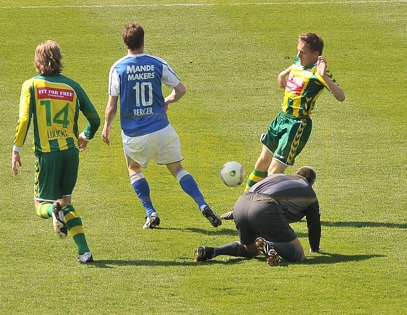 Verslag & foto`s: ADO Den Haag  speelt volgend jaar ook weer eredivisie