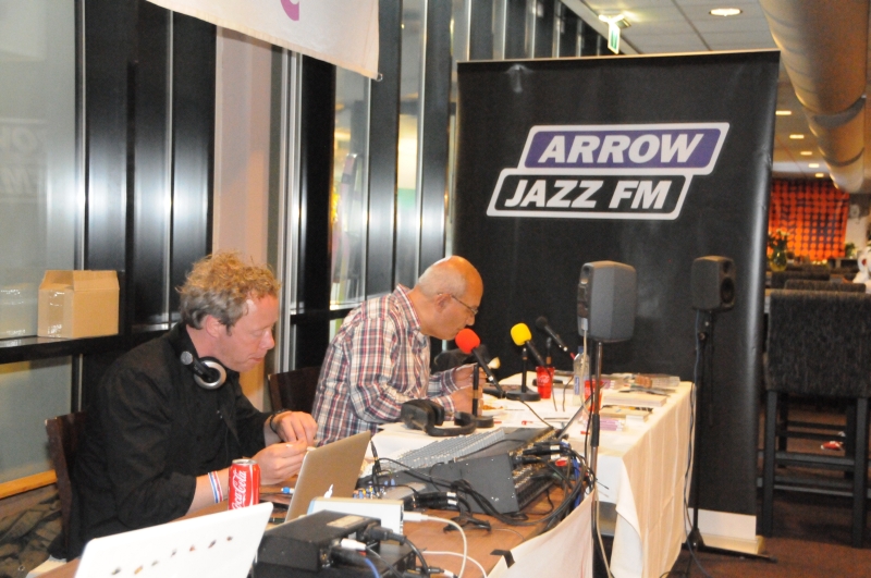 Niet radio West naar Arrow Jazz deed dit keer live verslag uit het stadion