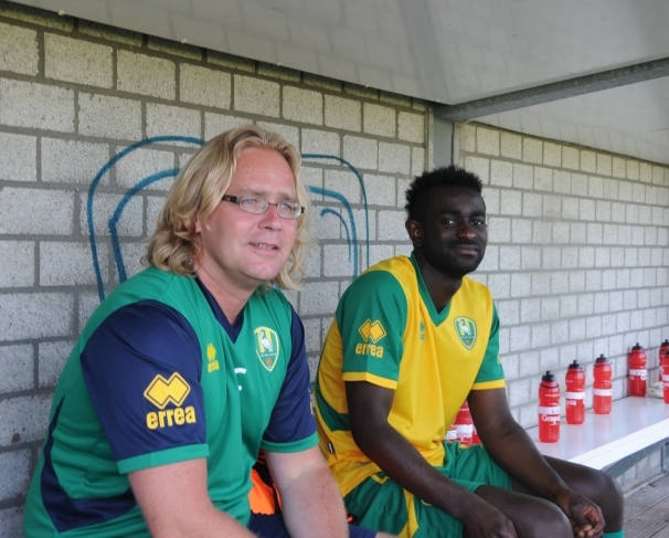 Chiro N`toko en Edwin Coret in de Dug-out  van het Zuiderpark