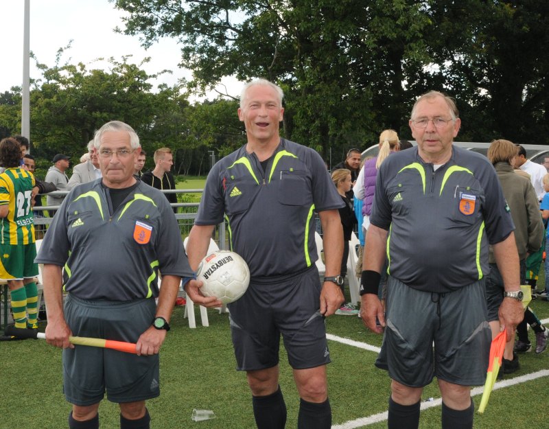 Het arbitraal trio van deze wedstrijd stond onder leiding van oud top scheidsrechter Dick Jol