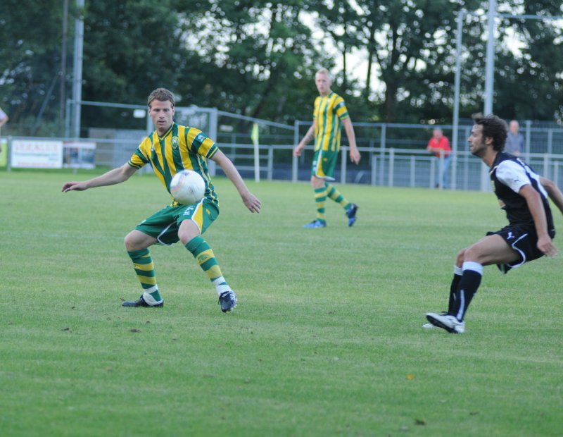 Marc Höcher kwam na de rust voor Vicento het veld in en maakte even later de stand gelijk