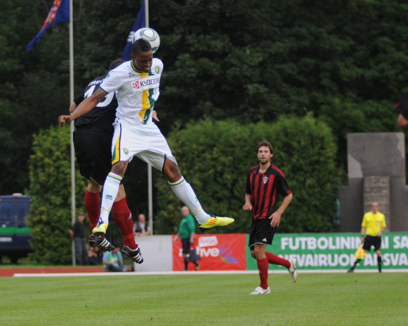 Europa League FK Tauras - ADO Den Haag Vicento kopt de bal