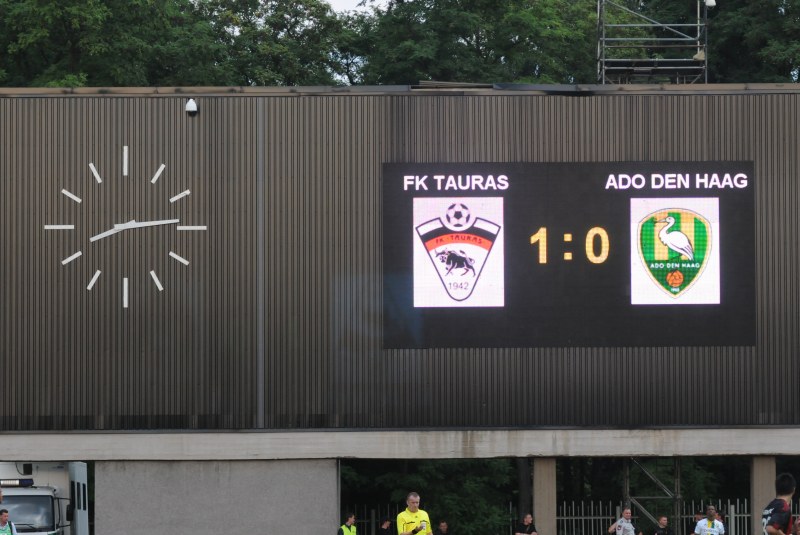 Europa League FK Taunas - ADO Den Haag Zijn rode kaart leverde via een penalty de 1-0 voorsprong op voor Tauras