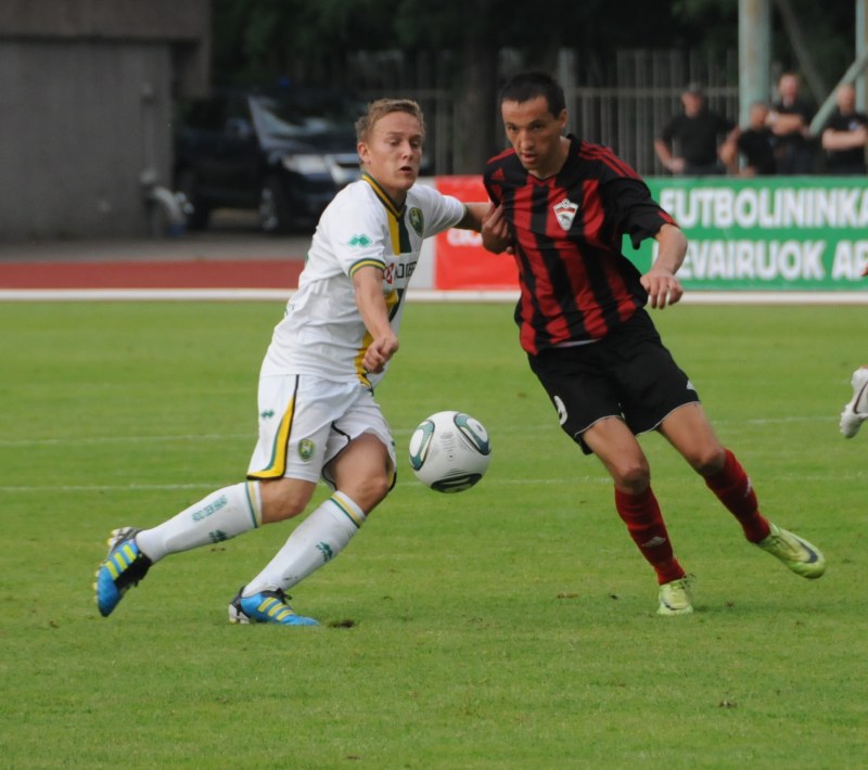 Europa League FK Tauras - ADO Den Haag Jens Toornstra in duel