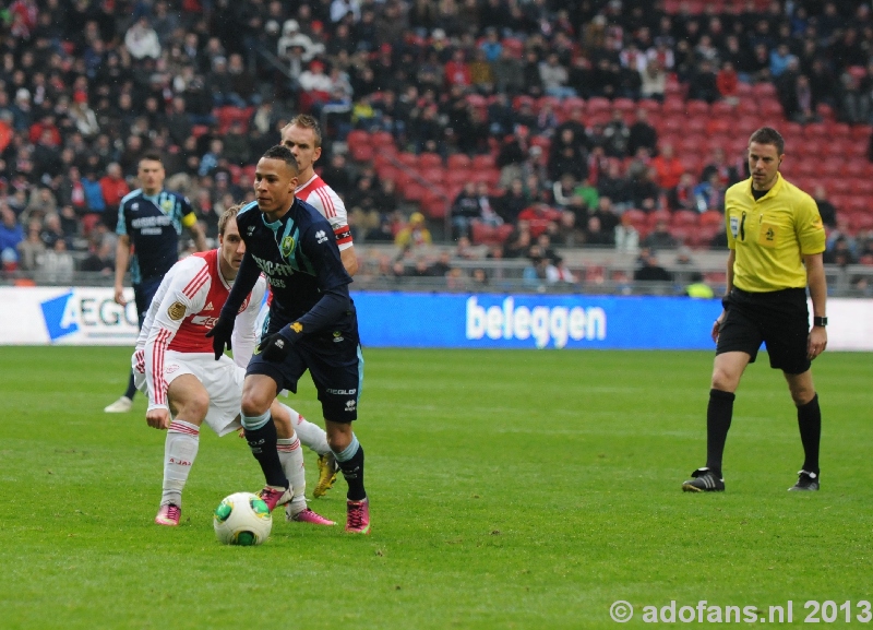 Foto's  en verslag Ajax - ADO Den Haag  24-02-2013