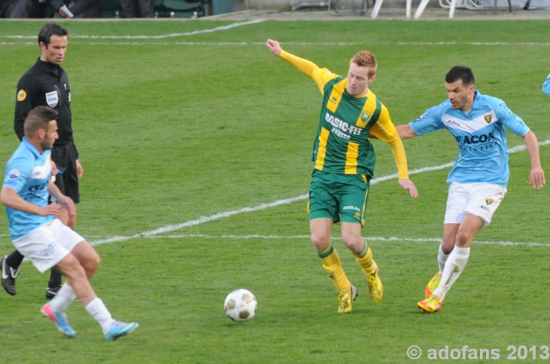 Competitie wedstrijd ADO Den Haag - VVV-Venlo  eindstand 1-1