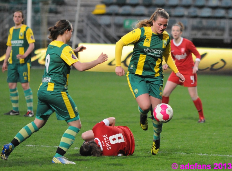 Vrouwenvoetbal: verslag en foto`s ADO Den Haag - FC Twente