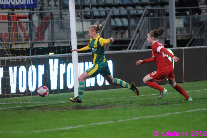 Vrouwenvoetbal: verslag en foto`s ADO Den Haag - FC Twente