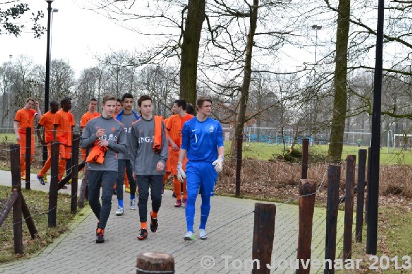 Jeugdspelers ADO Den Haag oefenen met Oranje onder 15 Jaar