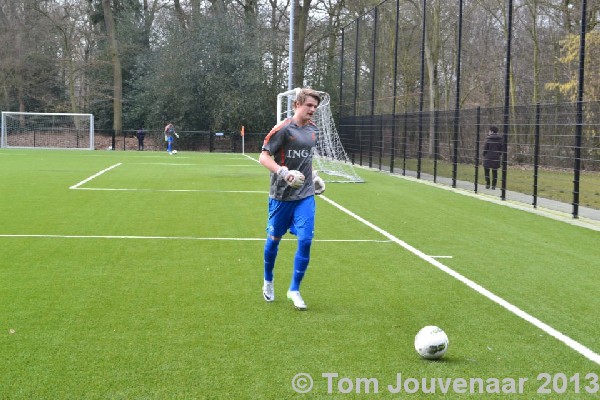 Jeugdspelers ADO Den Haag oefenen met Oranje onder 15 Jaar