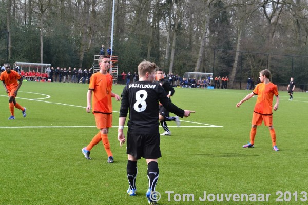 Jeugdspelers ADO Den Haag oefenen met Oranje onder 15 Jaar