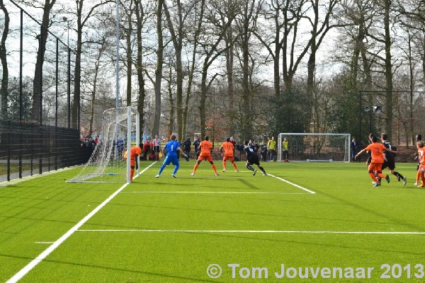 Jeugdspelers ADO Den Haag oefenen met Oranje onder 15 Jaar