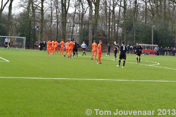 Jeugdspelers ADO Den Haag oefenen met Oranje onder 15 Jaar