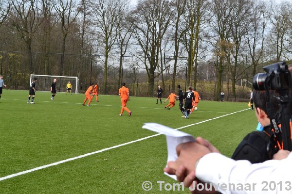 Jeugdspelers ADO Den Haag oefenen met Oranje onder 15 Jaar