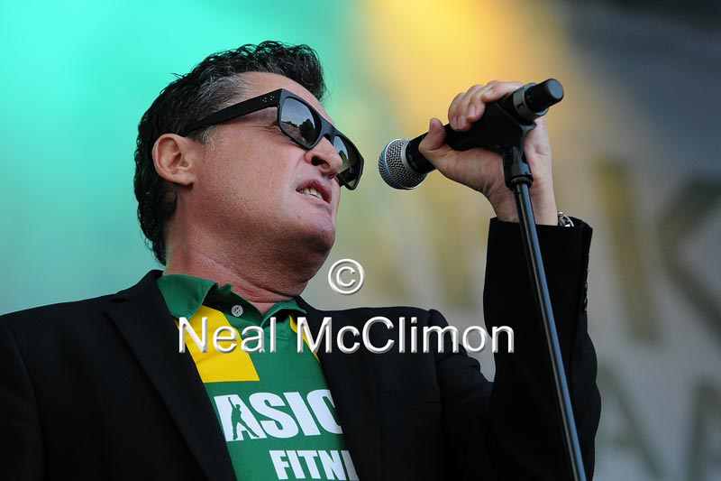 Barry Hay in ADO Den Haag shirts op Parkpop 2013