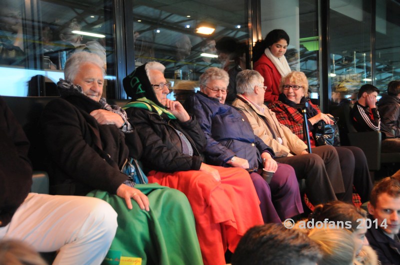 Speelsters EDHVV uit 1955 te gast bij ADO Den Haag Vrouwen.