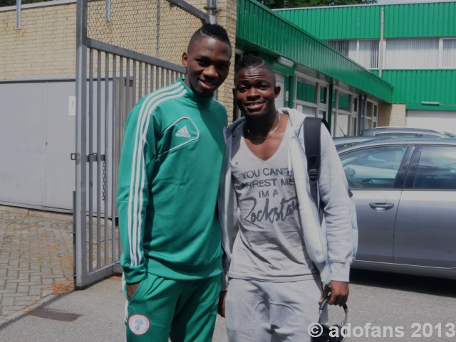 Kevin en Lucky Omeruo bji ADO Den Haag