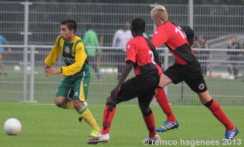 foto's oefenwedstrijd ADO Den Haag B1- Laakkwartier B1 