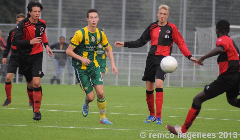 foto's oefenwedstrijd ADO Den Haag B1- Laakkwartier B1 