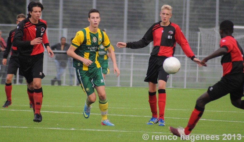 foto's oefenwedstrijd ADO Den Haag B1- Laakkwartier B1 