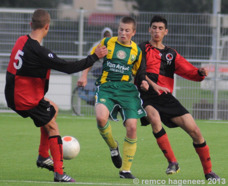 foto's oefenwedstrijd ADO Den Haag B1- Laakkwartier B1 