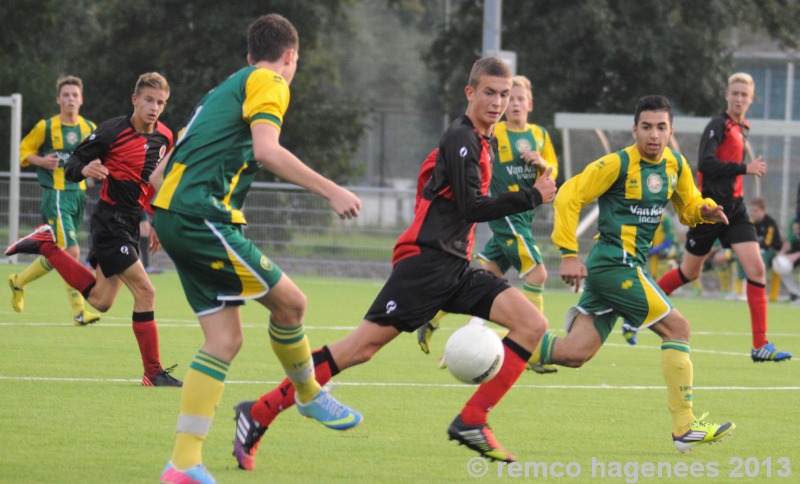 foto's oefenwedstrijd ADO Den Haag B1- Laakkwartier B1 