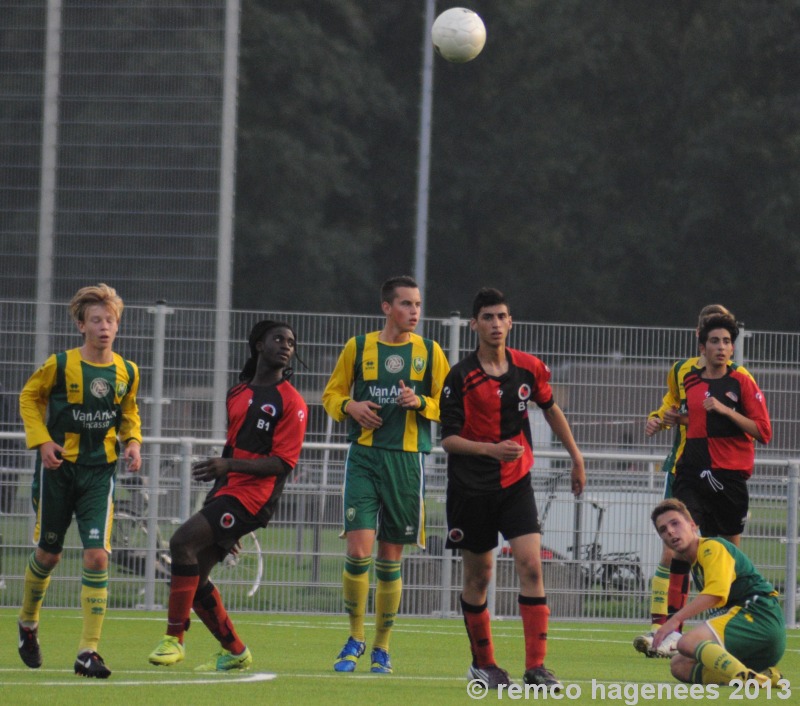 foto's oefenwedstrijd ADO Den Haag B1- Laakkwartier B1 